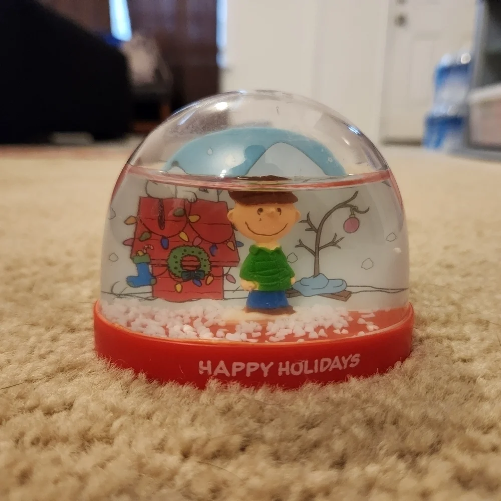 Peanuts‎ Christmas Snow Globe Charlie Brown Happy Holidays Plastic